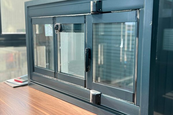 זכוכית מתאספת זכוכית מתאספת